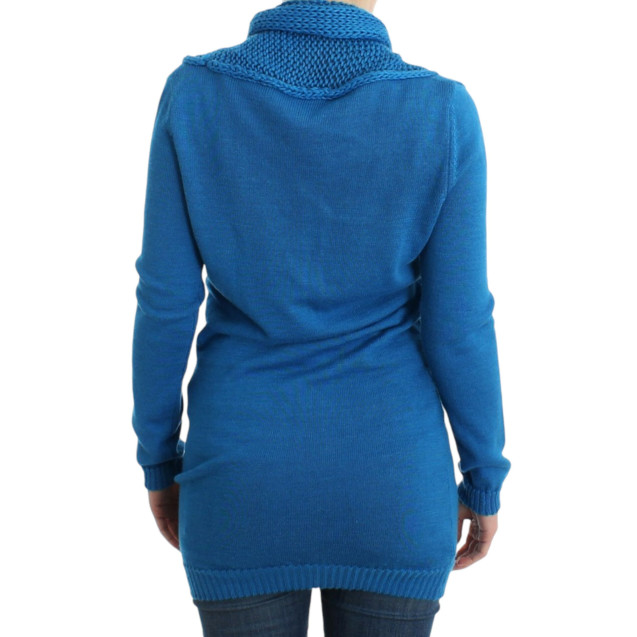 Blue knitted scoopneck sweater