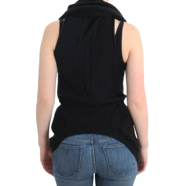 Black sleeveless knitted cardigan